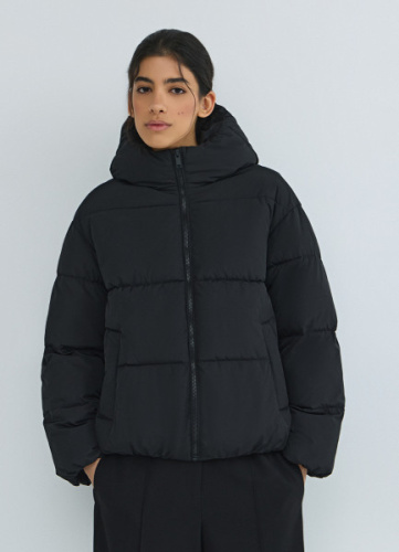 Утеплённая куртка с капюшоном, Черный