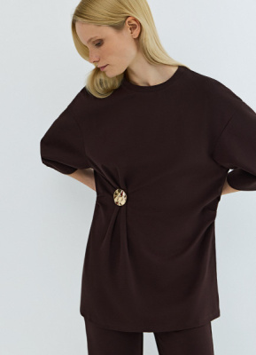 Футболка с брошью, Коричневый