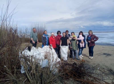 У Старой Табаги местные жители очистили берег Лены / ЯСИА   