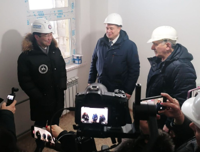 Дом на Ленинградском /    