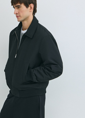 Утеплённый бомбер с отложным воротником, Черный