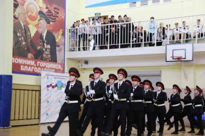 «Равняйсь! Смирно!»: начался смотр песни и строя /    