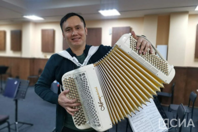 Владимир Боярский представит якутянам разнообразие игры на баяне и первое выступление сына / Нарыйа Пахомова   