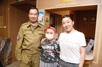 В Среднеколымске глава Якутии навестил юного блогера Каришку / Вероника Аммосова  Среднеколымский Республика Саха (Якутия)