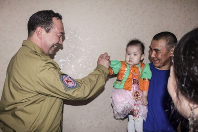 Айсен Николаев поздравил многодетную семью Кемлиль с Днём защиты детей / ЯСИА   