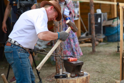 Настоящая работа начинается ночью: Как кузнецы куют на состязании Ысыаха Олонхо / Санаайа Иванова   