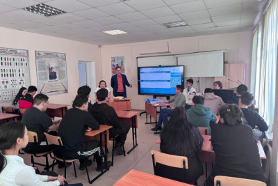 Железные дороги Якутии провели профориентационный десант в Вилюйской группе районов / ЯСИА   