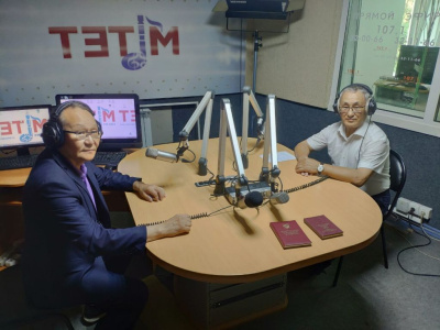 В программе «Конституция и мы» обсудили конституционные основы взаимодействия общества и власти / ЯСИА   