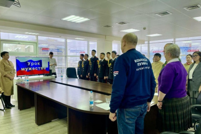 Валерий Лютый провел урок мужества в Якутске в преддверии Дня защитника Отечества / ЯСИА Якутск Якутск Республика Саха (Якутия)