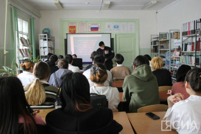 Студентам Якутского технологического техникума провел урок мужества сотрудник ОМОН / Николай Борисов   