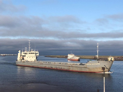 В верховьях Лены запрещено движение судов из-за лесных пожаров / ЯСИА   
