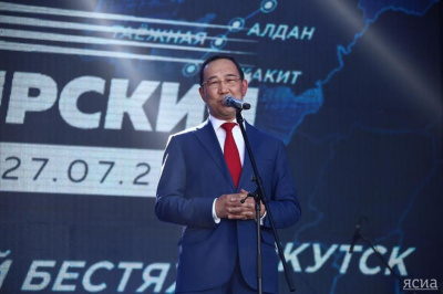 В Нижнем Бестяхе прошел торжественный митинг, посвященный прибытию первого пассажирского поезда / Санаайа Иванова   Город Москва