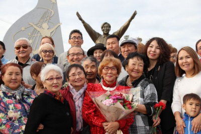 «Он жив, пока звучат его песни». Родные и близкие о легенде якутской эстрады Айыы Уола / Вероника Аммосова   Республика Саха (Якутия)