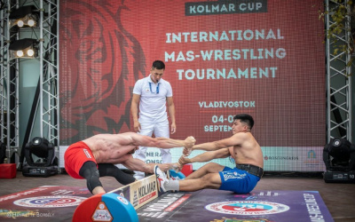 Спортсмен из Кыргызстана стал абсолютным чемпионом Кубка «Колмар» по мас-рестлингу / Дьулустаан Сергеев   