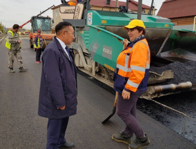 «Времени осталось очень мало». Алексей Колодезников поручил ускорить ремонт дорог в Якутске / Дьулус Борочков Якутск Якутск Республика Саха (Якутия)