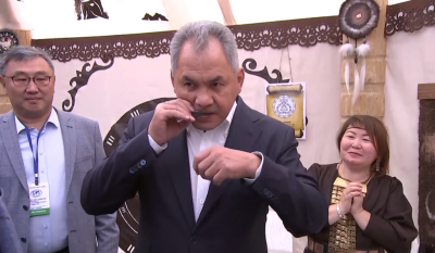 Сергей Шойгу сыграл на хомусе в парке «Зарядье» / Иван Евсеев   Город Москва