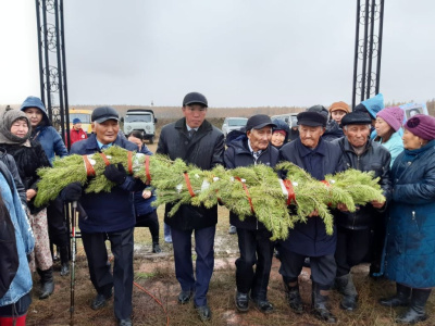 В Чурапчинском улусе почтили память переселенцев, погибших в годы Великой Отечественной войны / Дьулустаан Сергеев  Чурапчинский Республика Саха (Якутия)