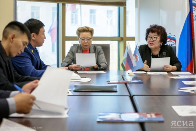 В Якутске обсудили совершенствование законов о коренных малочисленных народах Севера / Дьулустаан Сергеев Якутск Якутск Республика Саха (Якутия)