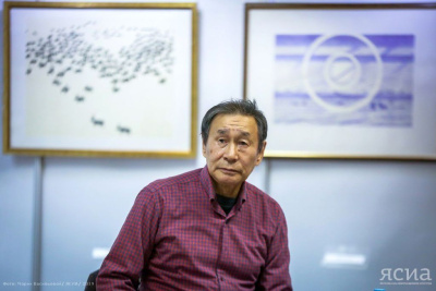 Белый лист, как тундра. В Якутске открылась выставка юкагирского художника Николая Курилова / Ольга Старостина Якутск Якутск Республика Саха (Якутия)