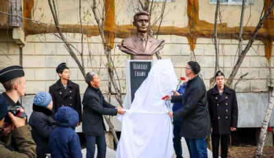 Герой нашего города. В Якутске торжественно открыли бюст Володи Губина / Вероника Аммосова Якутск Якутск Республика Саха (Якутия)