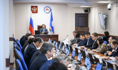 Глава Якутии: Органы МСУ и регоператоры должны сообща внедрять новую систему по обращению с ТКО / ЯСИА   Республика Саха (Якутия)