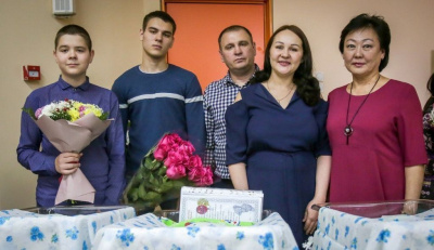 Одна тройня и три двойни. В Якутске торжественно выписали 15 новорожденных / Ольга Старостина Якутск Якутск Республика Саха (Якутия)
