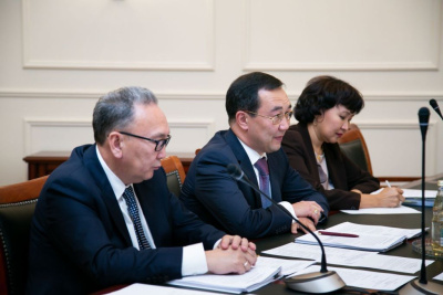 Айсен Николаев и Иннокентий Алафинов обсудили развитие транспортной инфраструктуры Якутии / ЯСИА   Республика Саха (Якутия)