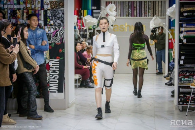 Испытано на себе: Как журналист ЯСИА стала моделью на показе одежды / Санаайа Иванова   