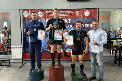 Более 30 атлетов участвовали в кубке республики по становой тяге / Айаал Аргунов   