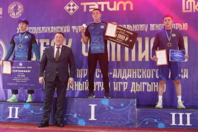 Алексей Соколов вышел в лидеры Кубка чемпиона после якутской вертушки / Дьулустаан Сергеев   