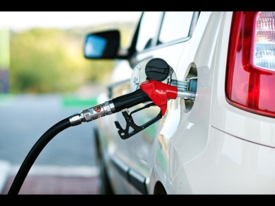 Залил топливо и заглох. Что делать, если заправился плохим бензином? / Артемий Грошев   