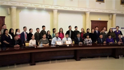 Студент и преподаватель СВФУ, спасшие человека от медведя, получили премии / Дьулустаан Сергеев   