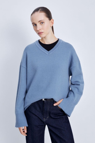 Джемпер с v-образной горловиной и широкими рукавами