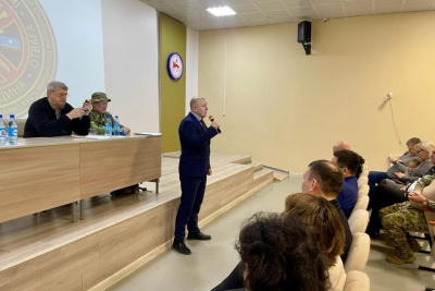 Валерий Лютый встретился с ветеранами — добровольцами СВО / ЯСИА   