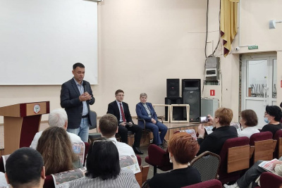 Иван Луцкан встретился с преподавательским коллективом Якутского медицинского колледжа / ЯСИА   