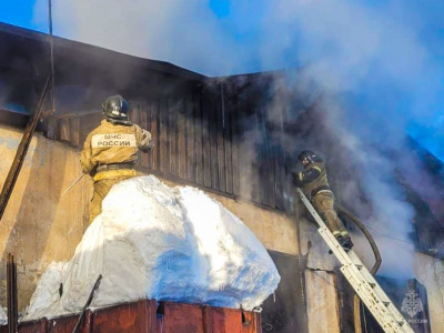 В Алдане произошел пожар в складском здании / ЯСИА   