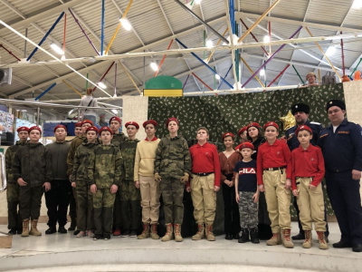 Храбрые, отважные и смелые. ТРК «Чудо-парк» пригласил на праздник кадетов и юнармейцев /  Алдан Алданский 