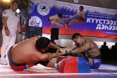 В Покровске стартовал чемпионат Якутии по мас-рестлингу / Дьулустаан Сергеев   