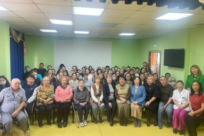 Доверенное лицо Владимира Путина в Якутии Марина Бахилина посетила центр социального обслуживания / ЯСИА   Республика Саха (Якутия)