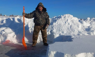 Пенсионер из Легойского наслега Усть-Алданского района вновь открыл собственный каток / Мария Горохова  Усть-Алданский 