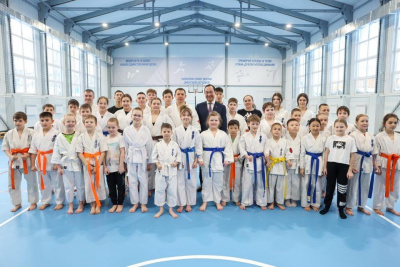 Глава Якутии посетил школу киокусинкай в гимназии Алдана / ЯСИА   