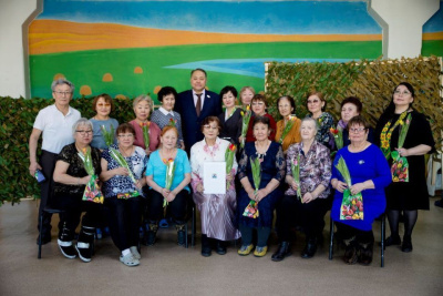 Альберт Семенов поздравил женщин- волонтеров / ЯСИА   