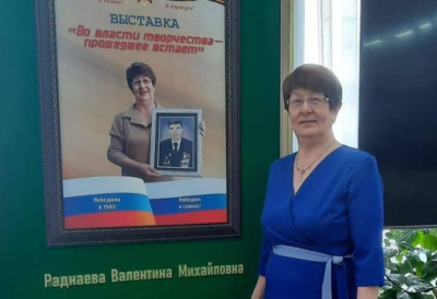 Художница из Хангаласского района Якутии продает картины в поддержку участников СВО / Нарыйа Пахомова   