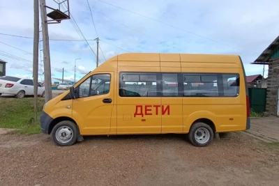 Более 500 новых автобусов получили школы Якутии по партийному проекту «Единой России» / ЯСИА   
