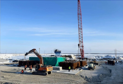 На строительстве Ленского моста продолжается зимний этап работ по подготовке русловых опор / ЯСИА   