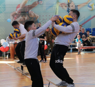 Приглашаем отцов и детей на эстафету «С папой к победе» /    