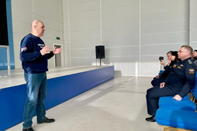 Валерий Лютый встретился с коллективом судебных приставов и членами народного хора ветеранов Якутска / ЯСИА Якутск Якутск Республика Саха (Якутия)