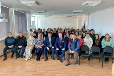 Валерий Лютый встретился с коллективом и студентами Жатайского техникума / ЯСИА   