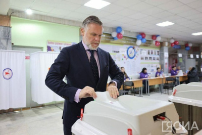 Председатель правительства Якутии проголосовал в первый день выборов президента России / ЯСИА   