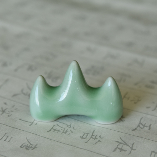 Подставка для кистей "Маленькая гора" цвет: бледно-зеленый